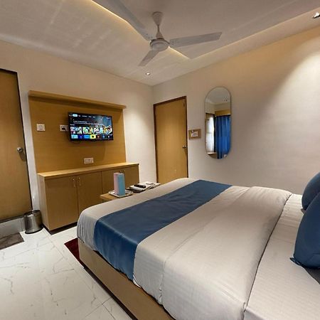 Hotel Phoniex Amhedabad Dış mekan fotoğraf