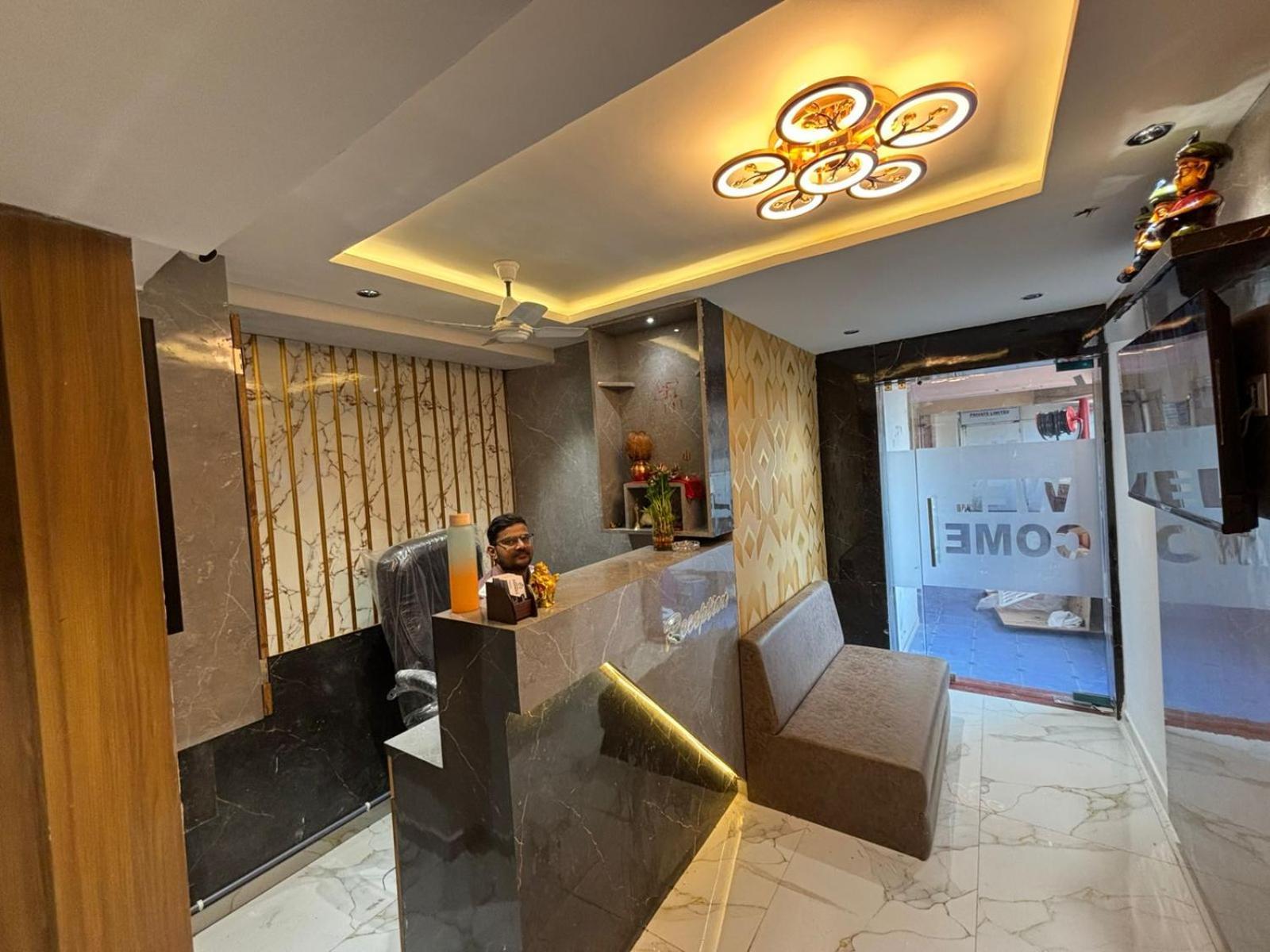Hotel Phoniex Amhedabad Dış mekan fotoğraf