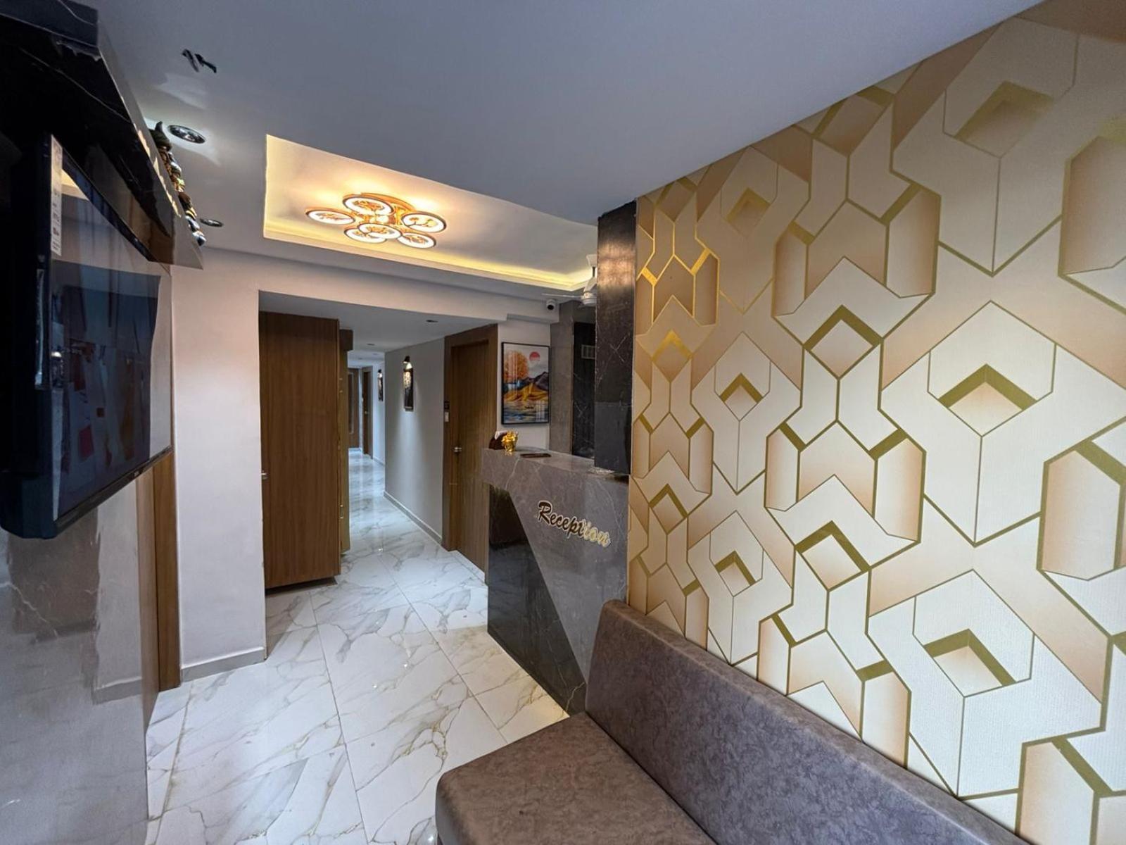 Hotel Phoniex Amhedabad Dış mekan fotoğraf