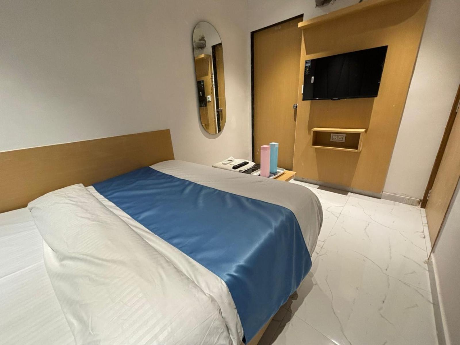 Hotel Phoniex Amhedabad Dış mekan fotoğraf
