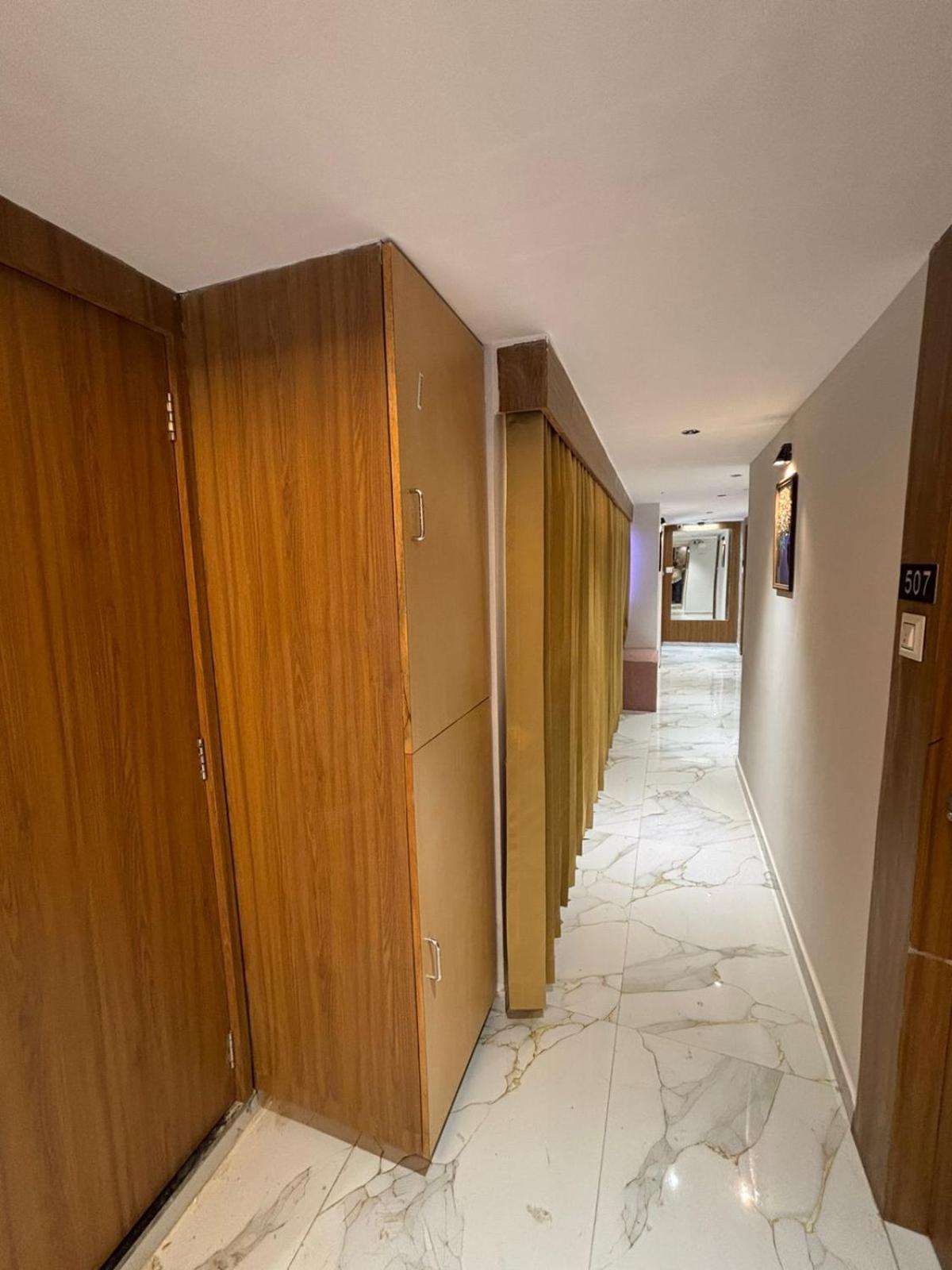 Hotel Phoniex Amhedabad Dış mekan fotoğraf