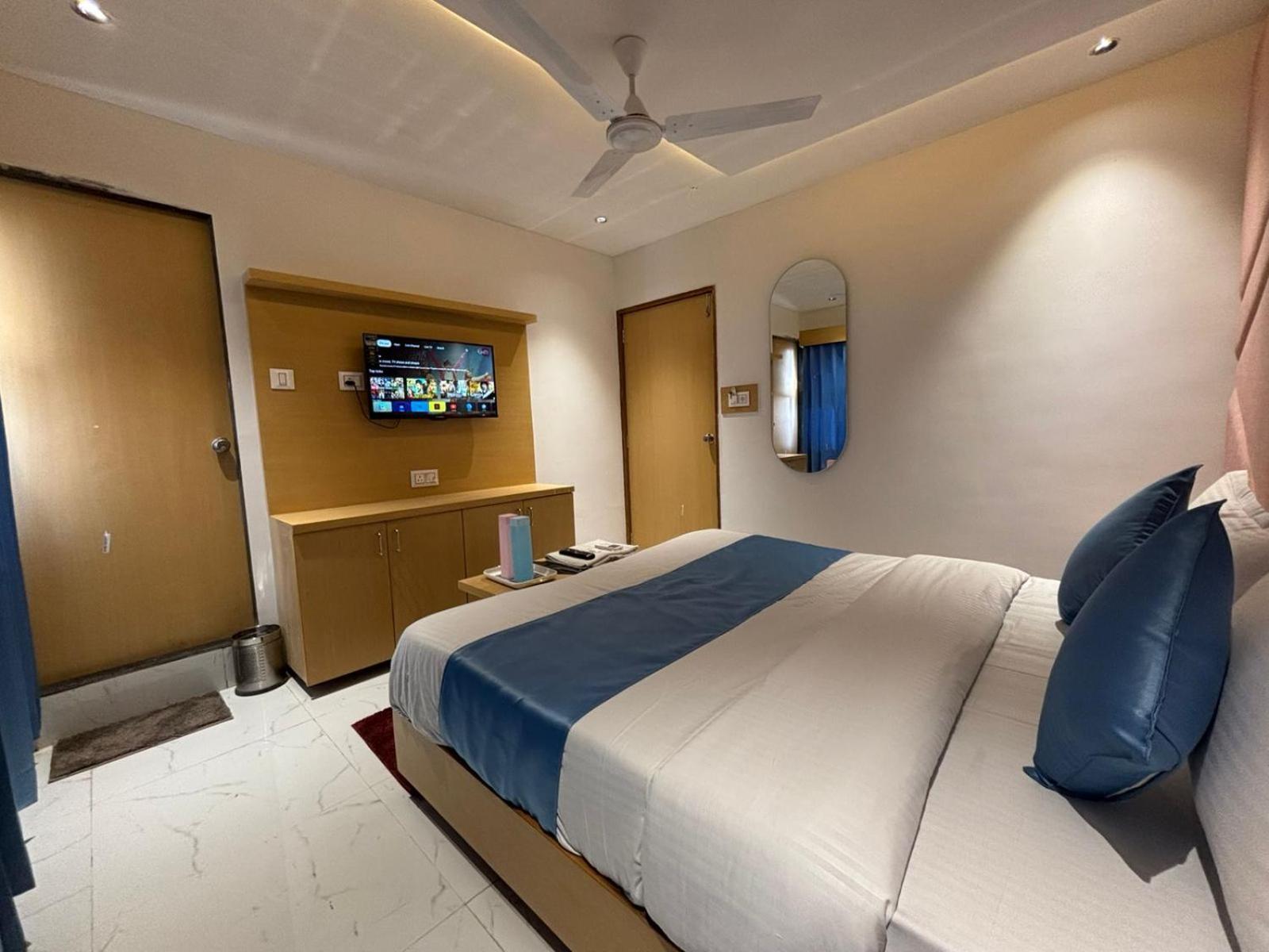 Hotel Phoniex Amhedabad Dış mekan fotoğraf
